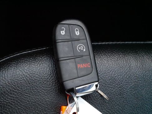 Used 2023 Jeep Compass Limited image 29