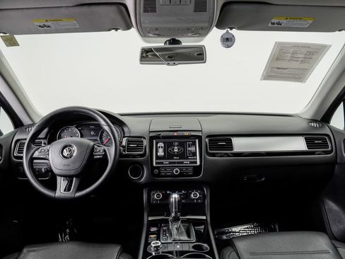 Used 2014 Volkswagen Touareg Sport AWD/4WD image 21