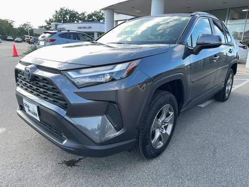 Used 2022 Toyota RAV4 XLE image 3