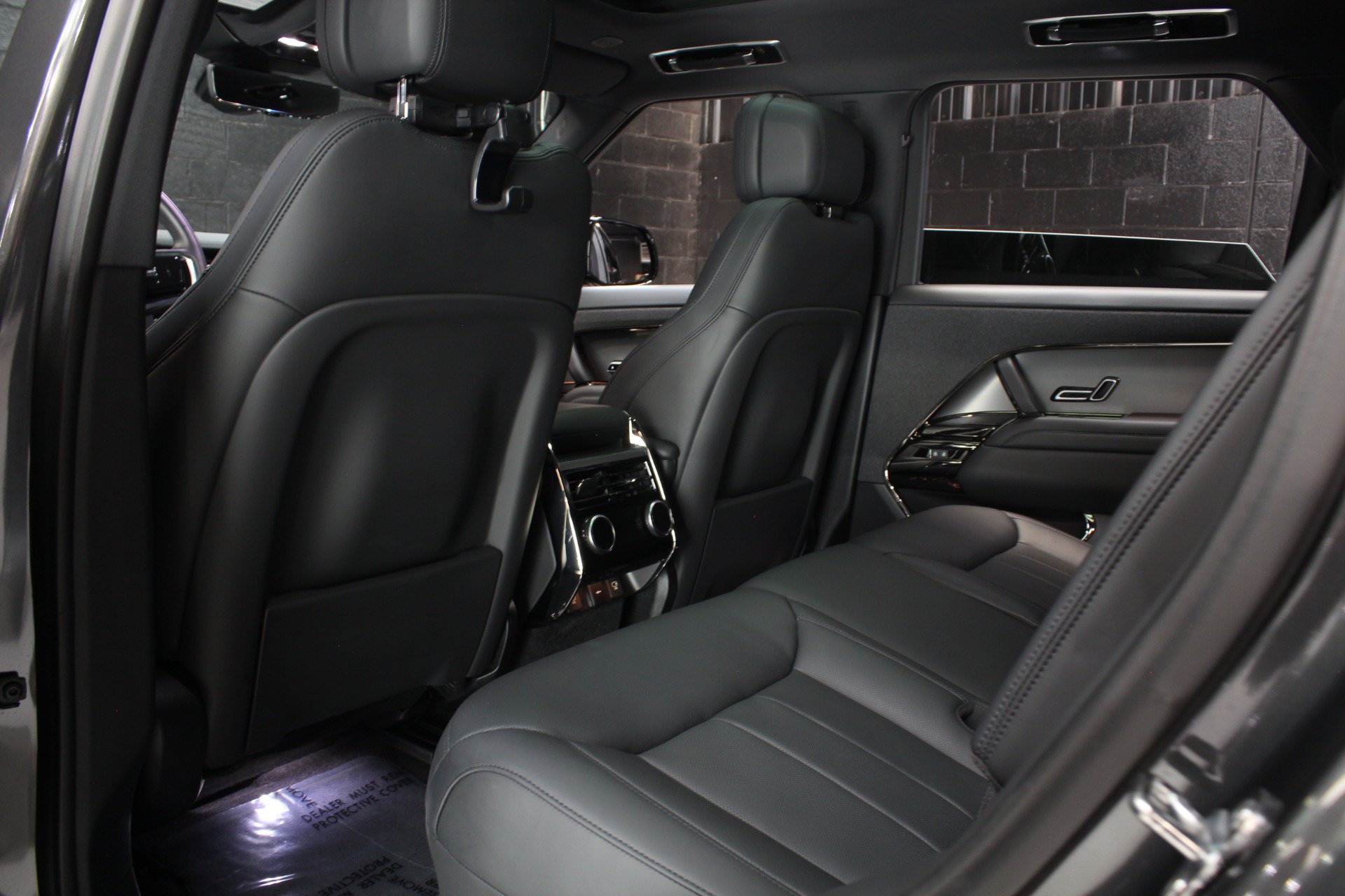 Used 2025 Land Rover Range Rover Sport SE AWD/4WD image 44
