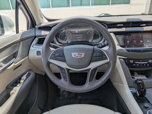Used 2021 Cadillac XT5 Premium Luxury FWD image 16