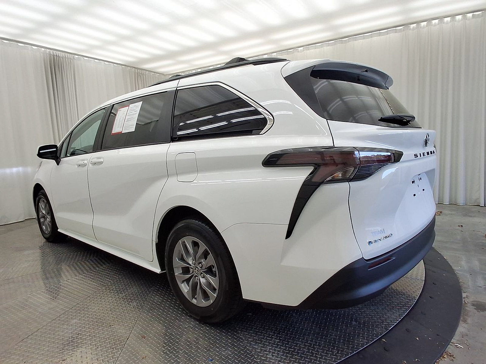 Certified 2026 Toyota Sienna LE AWD/4WD image 25
