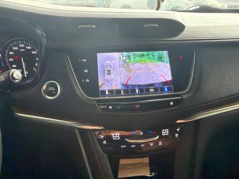 Used 2022 Cadillac XT5 Premium Luxury w/ Technology Package AWD/4WD image 11
