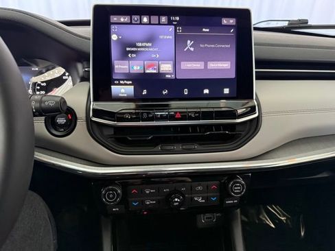 Used 2024 Jeep Compass Limited image 19