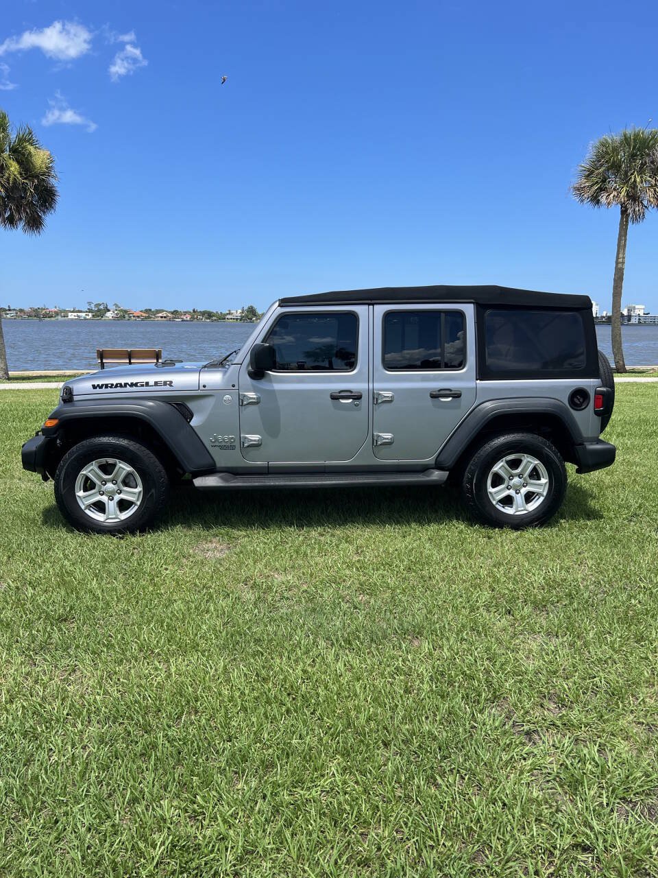 Used 2018 Jeep Wrangler Unlimited Sport S AWD/4WD image 4