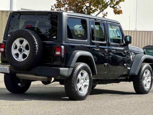 Used 2021 Jeep Wrangler Unlimited Sport image 4