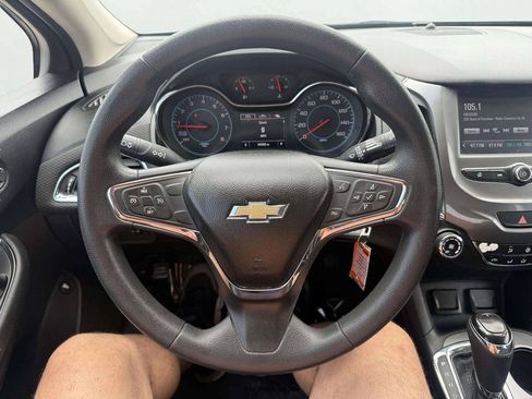 Used 2017 Chevrolet Cruze LT FWD image 16