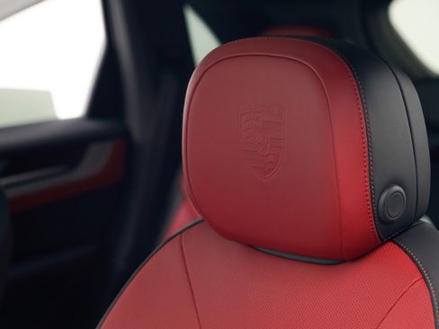 New 2026 Porsche Cayenne image 18