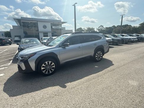 Used 2025 Subaru Outback Limited w/ Popular Package #2 AWD/4WD image 3