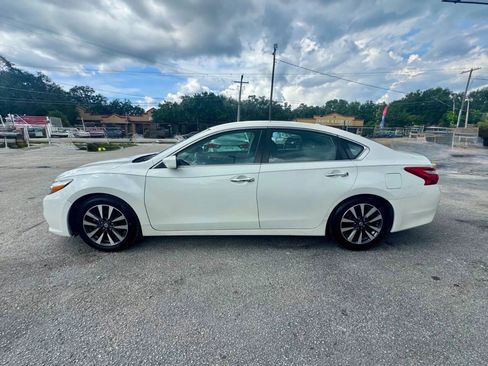 Used 2017 Nissan Altima 2.5 SV FWD image 4
