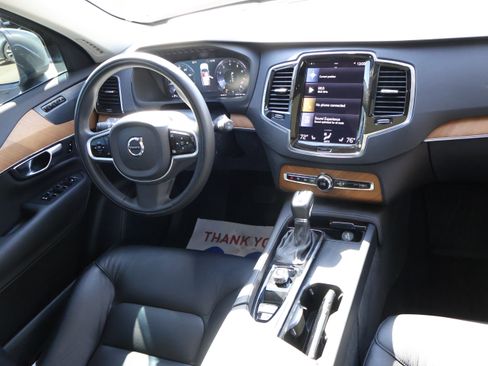 Used 2022 Volvo XC90 T6 Momentum w/ Advanced Package image 16