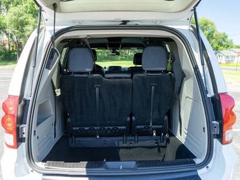 Used 2019 Dodge Grand Caravan SXT FWD image 10