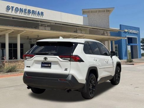Used 2022 Toyota RAV4 LE AWD/4WD image 5