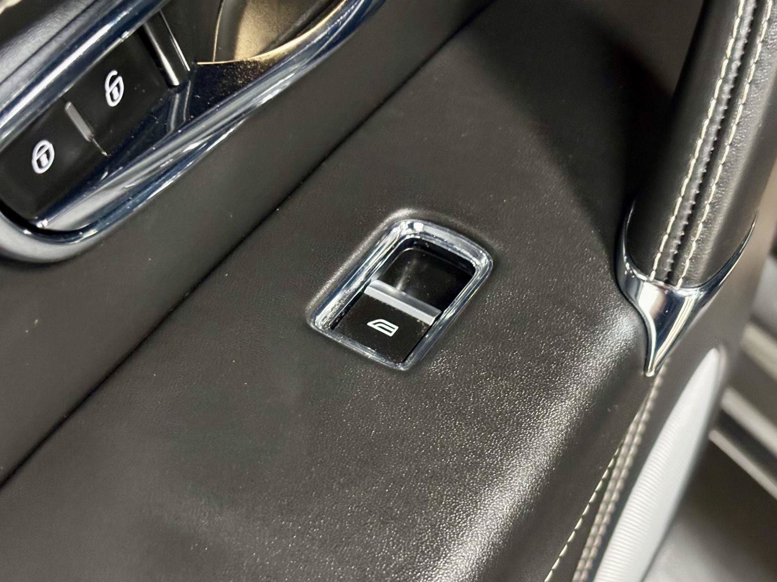 Used 2018 Bentley Bentayga AWD/4WD image 21