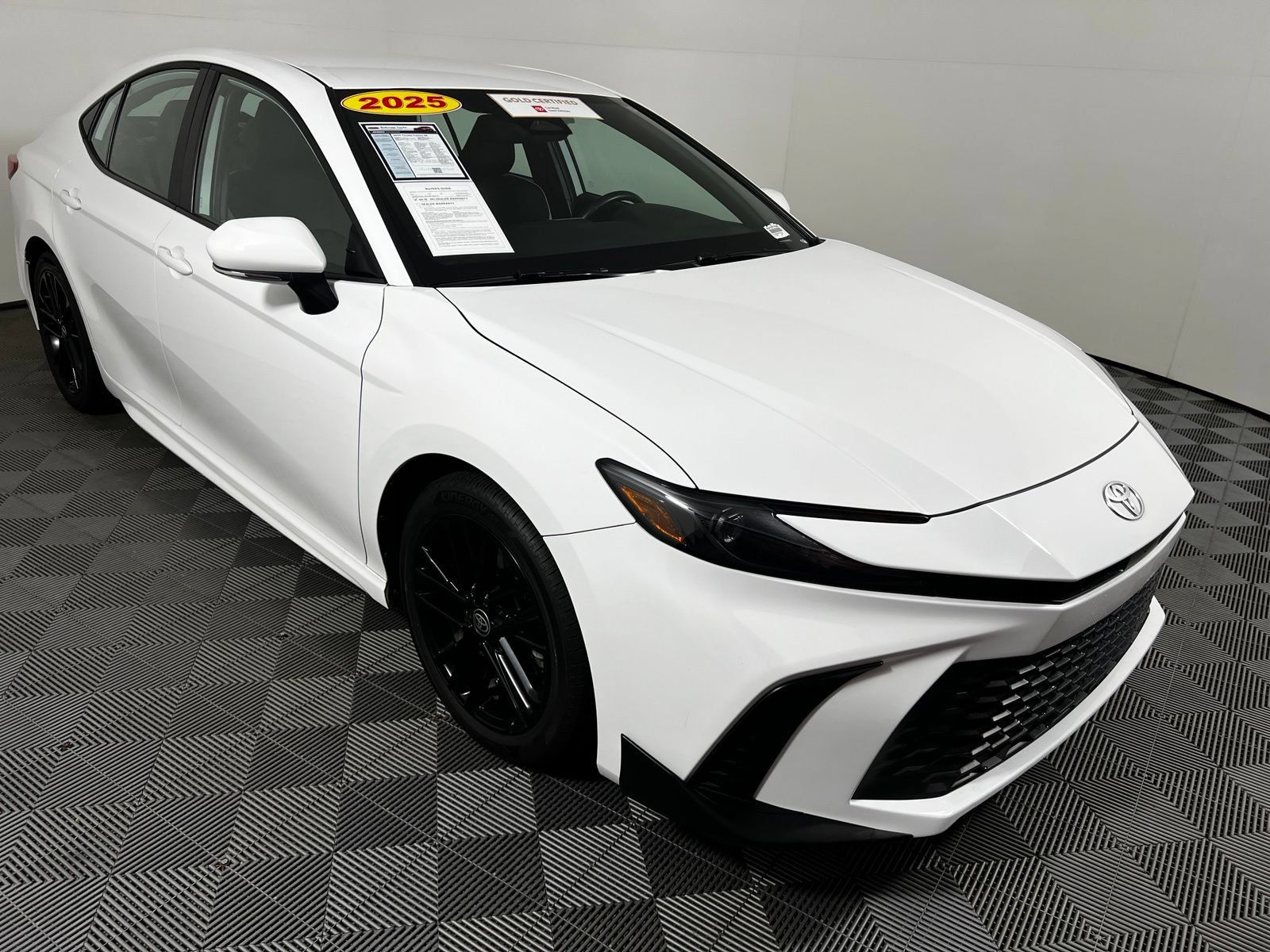 Certified 2025 Toyota Camry SE FWD image 3