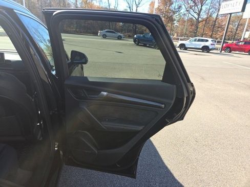 Used 2020 Audi SQ5 Premium Plus w/ Premium Plus Package image 31