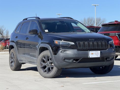 Used 2020 Jeep Cherokee Latitude image 2