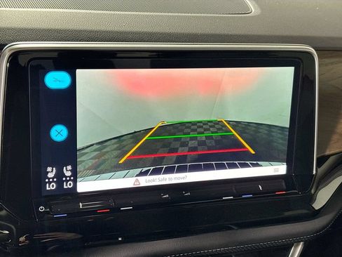Certified 2025 Volkswagen Atlas SE AWD/4WD image 17
