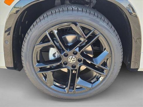 New 2026 Volkswagen Tiguan SE R-Line FWD image 10