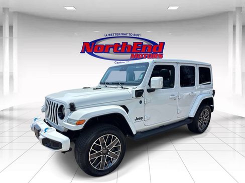 Used 2023 Jeep Wrangler Unlimited Sahara AWD/4WD image 7