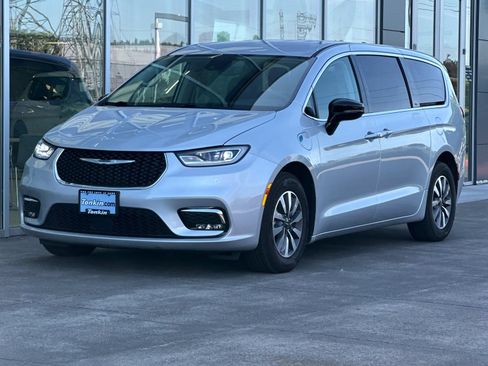 Used 2024 Chrysler Pacifica Limited FWD image 7