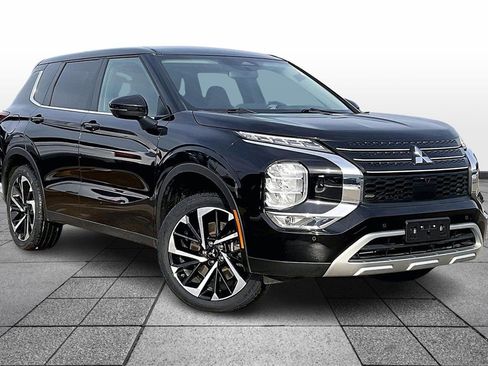 Used 2024 Mitsubishi Outlander SE image 2