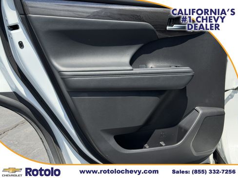 Used 2025 Toyota Highlander Platinum AWD/4WD image 18