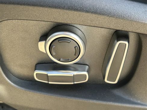 Used 2024 Land Rover Defender 130 Outbound image 29