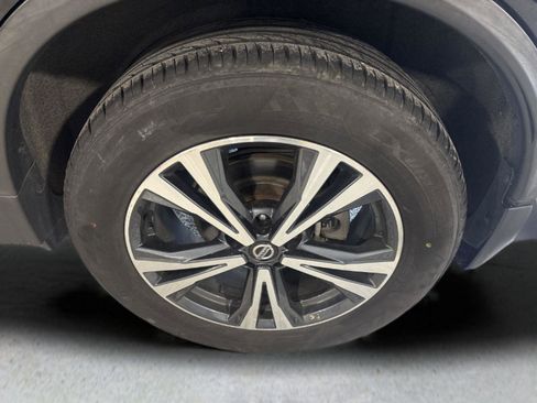 Used 2020 Nissan Rogue SV w/ Premium Package image 28