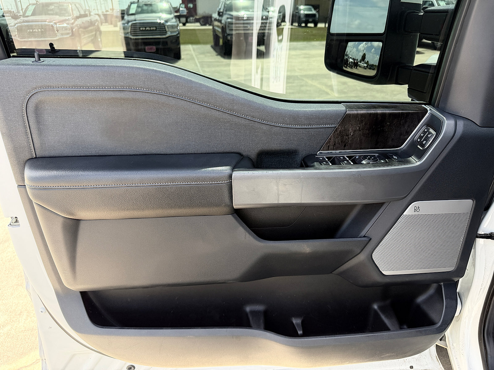 Used 2023 Ford F350 Lariat w/ Lariat Ultimate Package AWD/4WD image 23