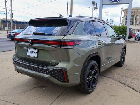 New 2026 Volkswagen Tiguan SE R-Line AWD/4WD image 5