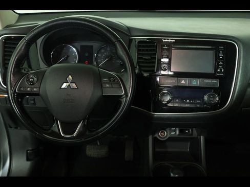 Used 2016 Mitsubishi Outlander SEL AWD/4WD image 3