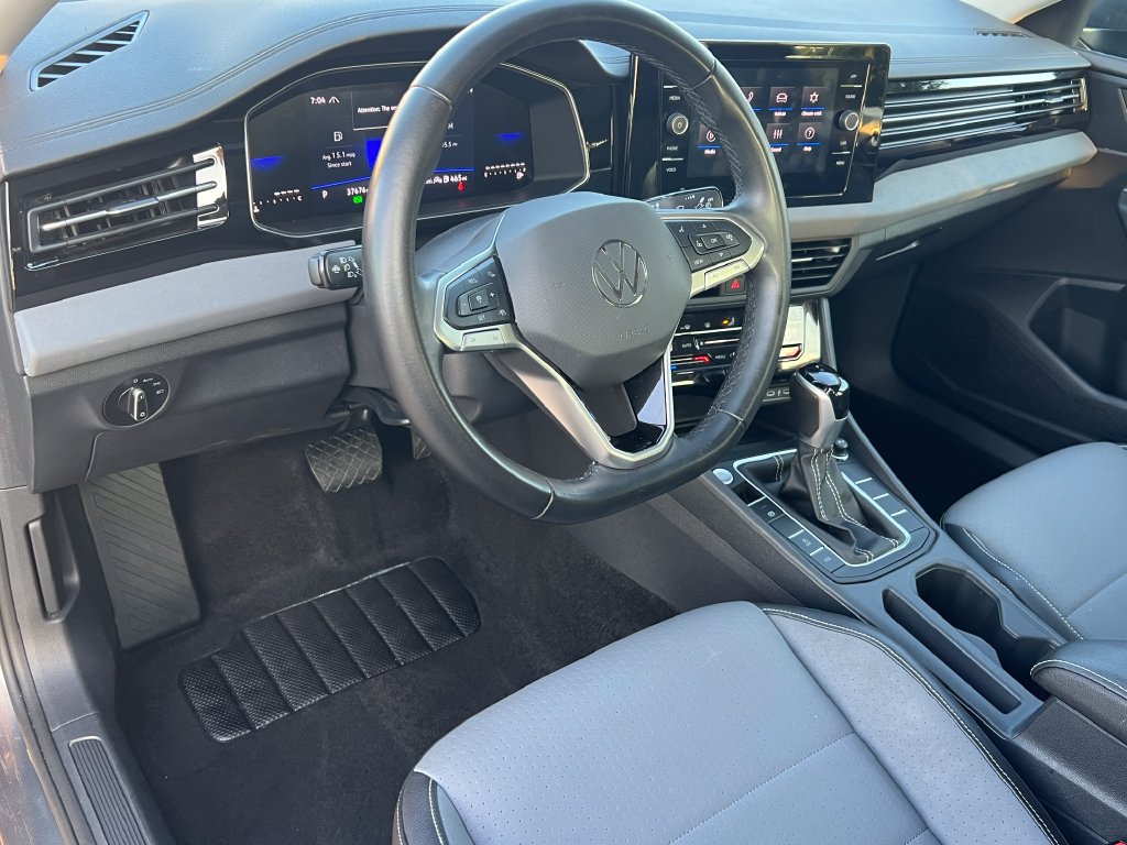 Used 2025 Volkswagen Jetta SE FWD image 18
