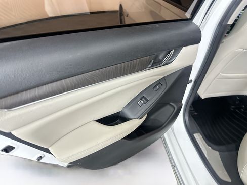 Used 2019 Honda Accord Touring image 27