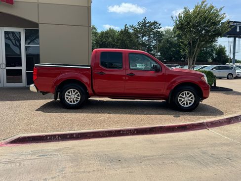 Used 2017 Nissan Frontier SV w/ SV Value Truck Package RWD image 7