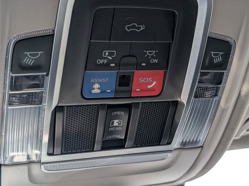 Used 2022 RAM 1500 Laramie AWD/4WD image 34