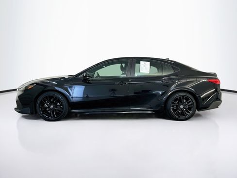 Used 2025 Toyota Camry SE FWD image 4