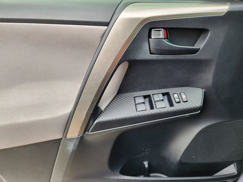 Used 2015 Toyota RAV4 LE image 27