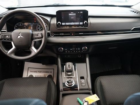 Used 2024 Mitsubishi Outlander ES image 36