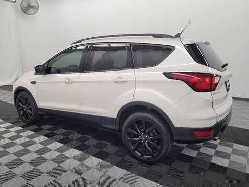 Used 2019 Ford Escape SE FWD image 3