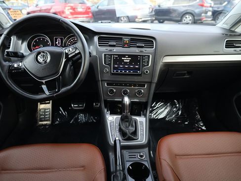 Used 2017 Volkswagen Golf S image 21