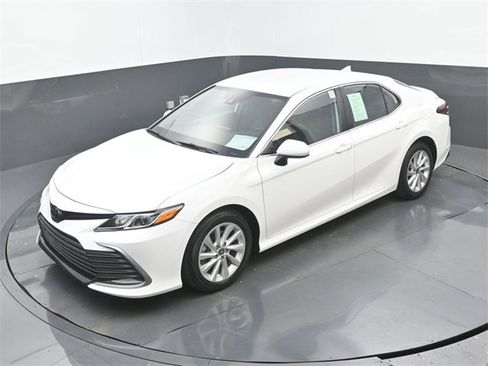 Used 2023 Toyota Camry LE image 30