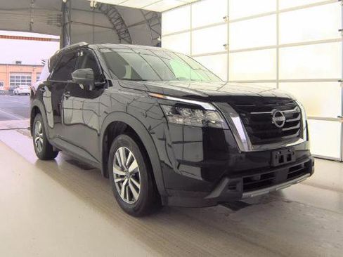Used 2024 Nissan Pathfinder SL image 2