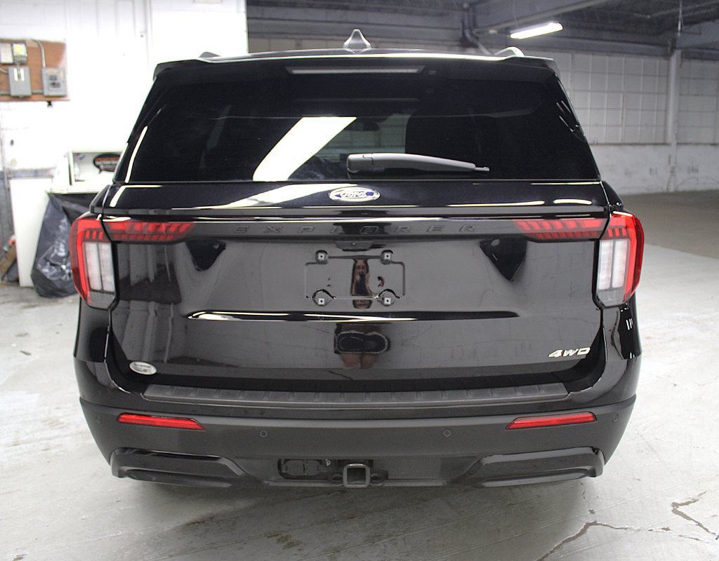 Used 2025 Ford Explorer ST-Line AWD/4WD image 4