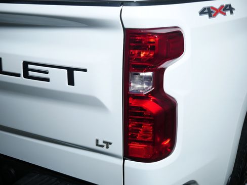 Used 2023 Chevrolet Silverado 1500 LT image 17