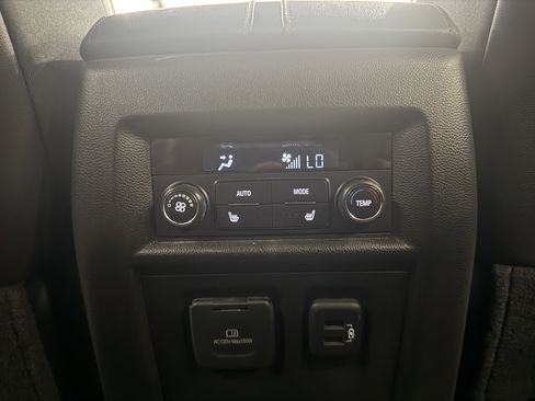 Used 2023 Chevrolet Traverse High Country image 12