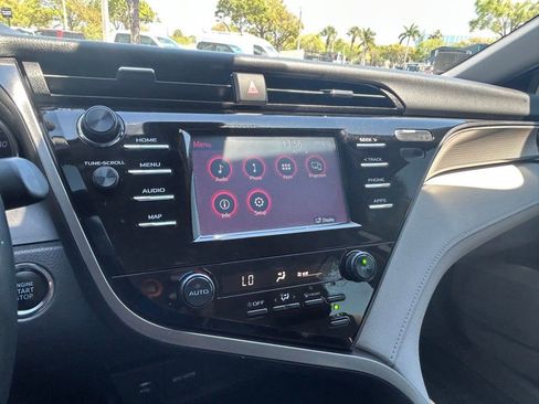 Used 2019 Toyota Camry SE w/ Convenience Package image 11