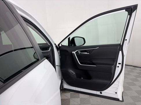 Used 2024 Toyota RAV4 XLE AWD/4WD image 29