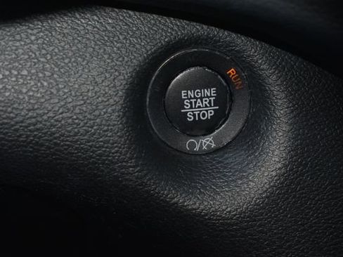 Used 2019 Jeep Cherokee Limited w/ Luxury Group image 23