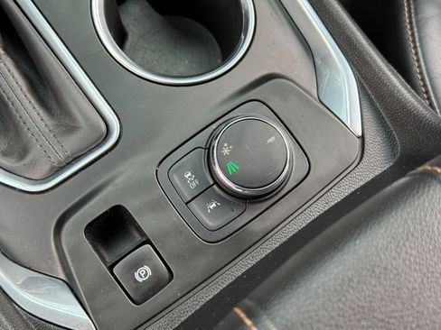 Used 2020 Chevrolet Traverse RS image 34